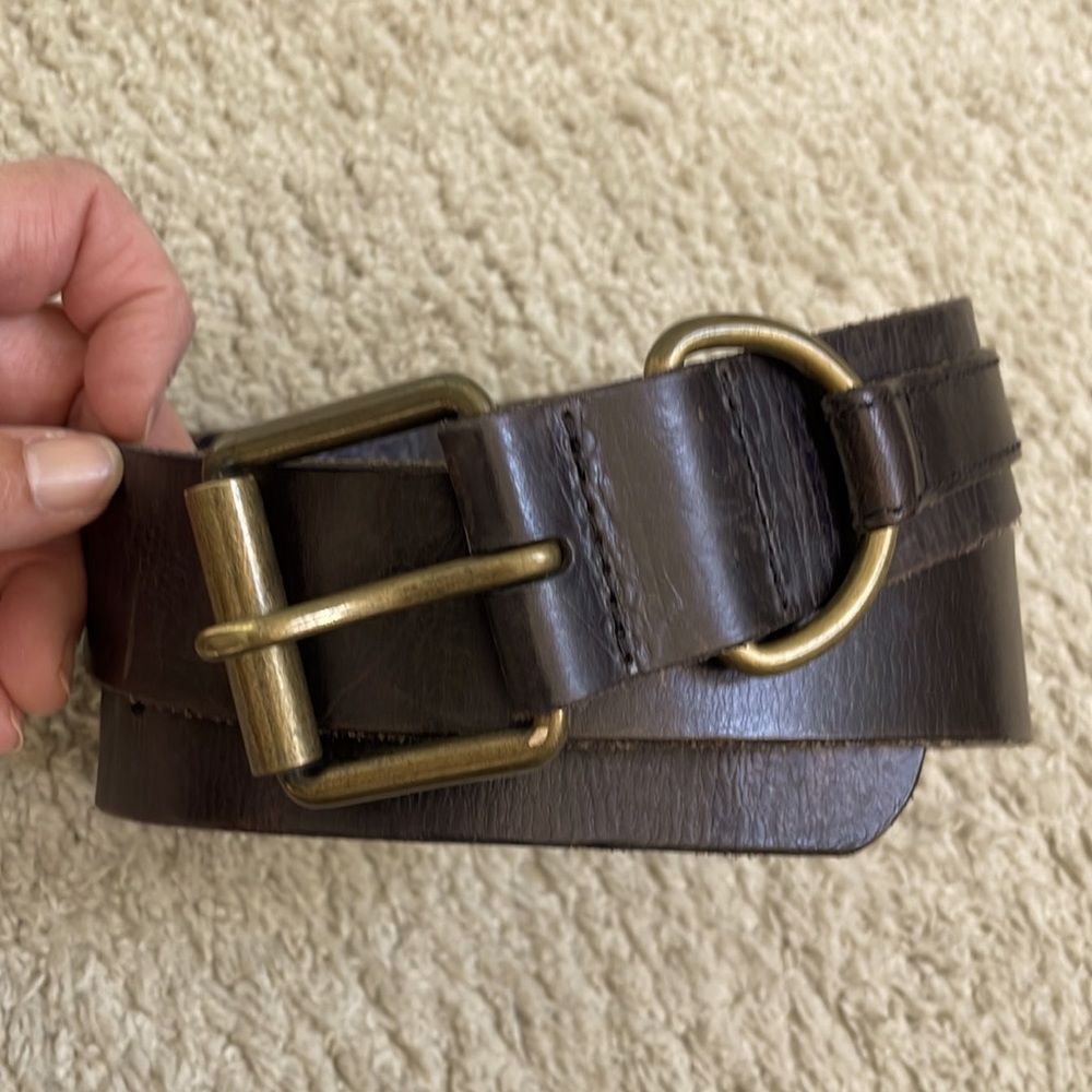 Gap dark brown leather belt. Vintage 1990s. Gently worn.